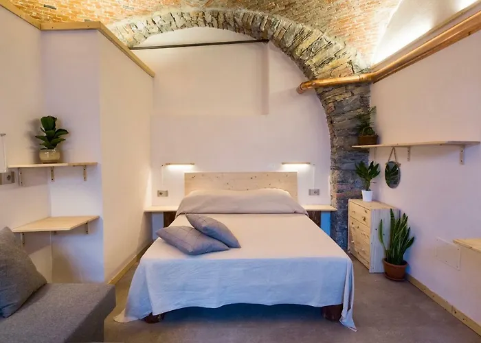 Daire Rock & Wood - &