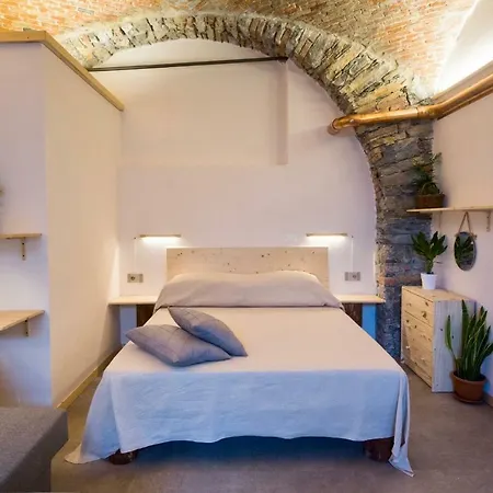 Apartment Rock & Wood - &
